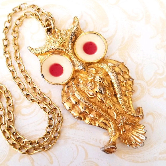 Vintage Mid Century 1960s Enamel Goldtone Owl Pendant Necklace - Picture 6 of 16